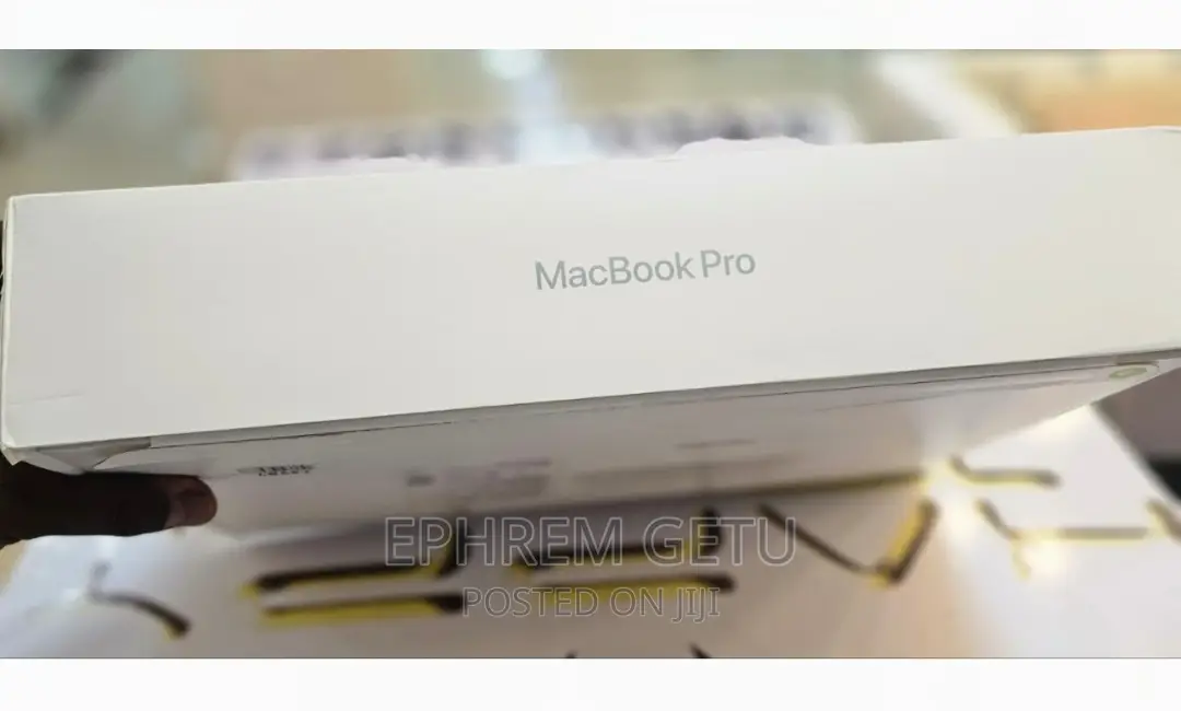 New Laptop Apple MacBook Pro 2022 M2 16GB Apple M2 SSD 512GB