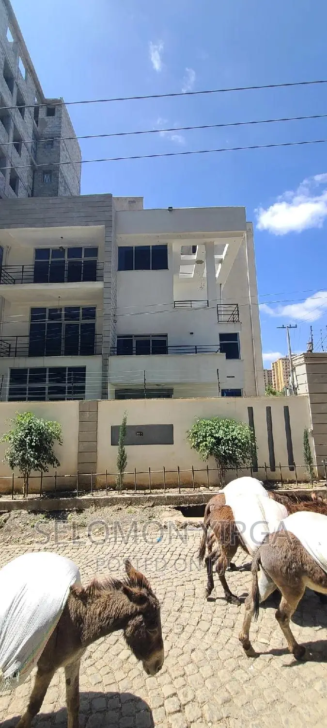 7bdrm House in አድስ አበባ, Bole for sale