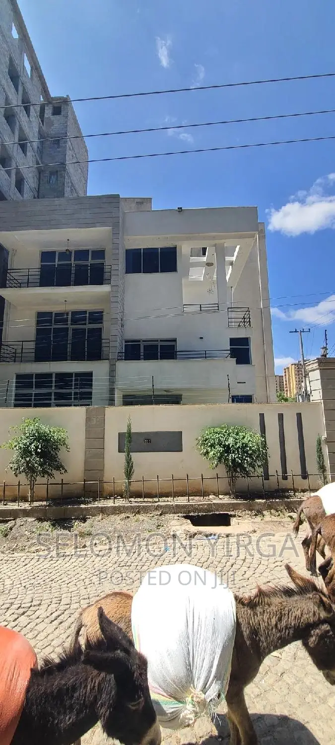 7bdrm House in አድስ አበባ, Bole for sale