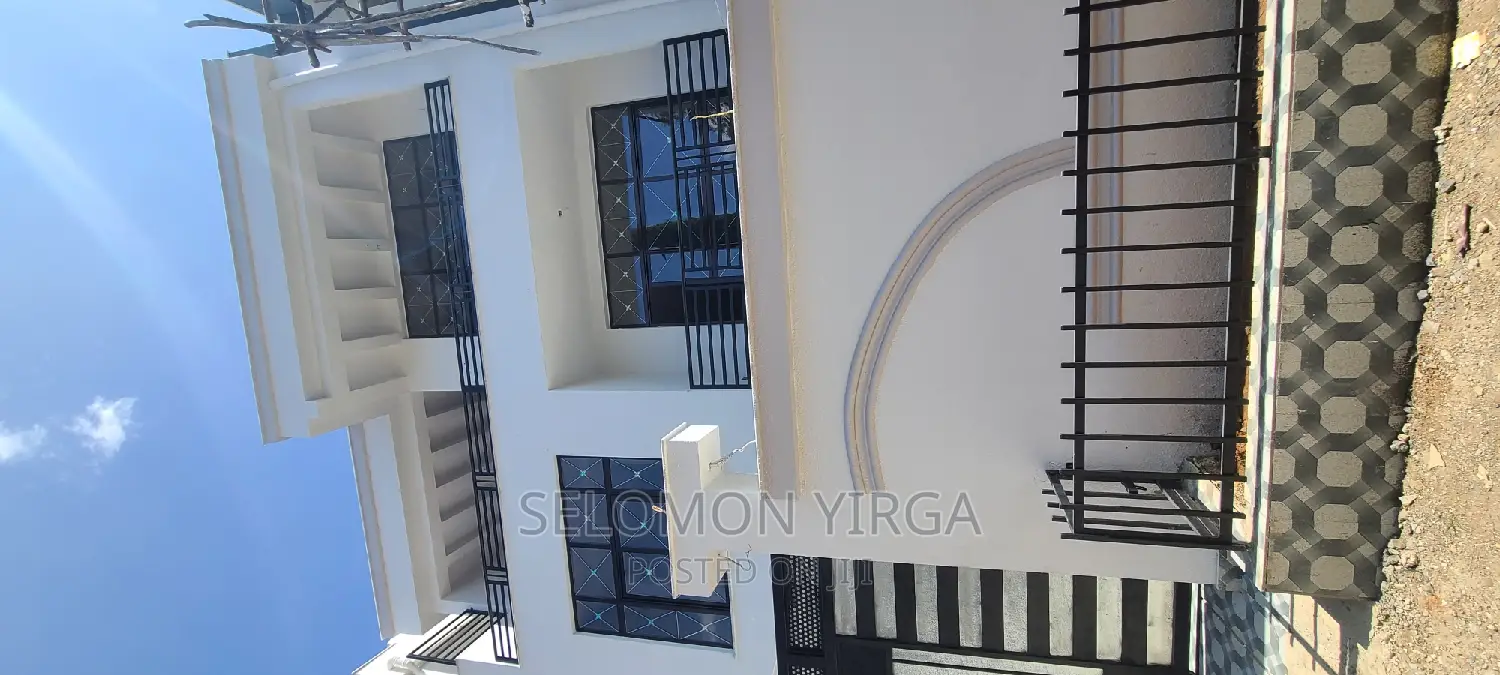 5bdrm House in አድስ አበባ, Bole for sale