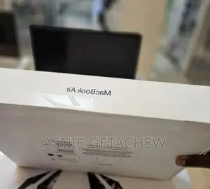 New Laptop Apple MacBook Air 2022 M2 256GB Intel Core i7 SSD 512GB