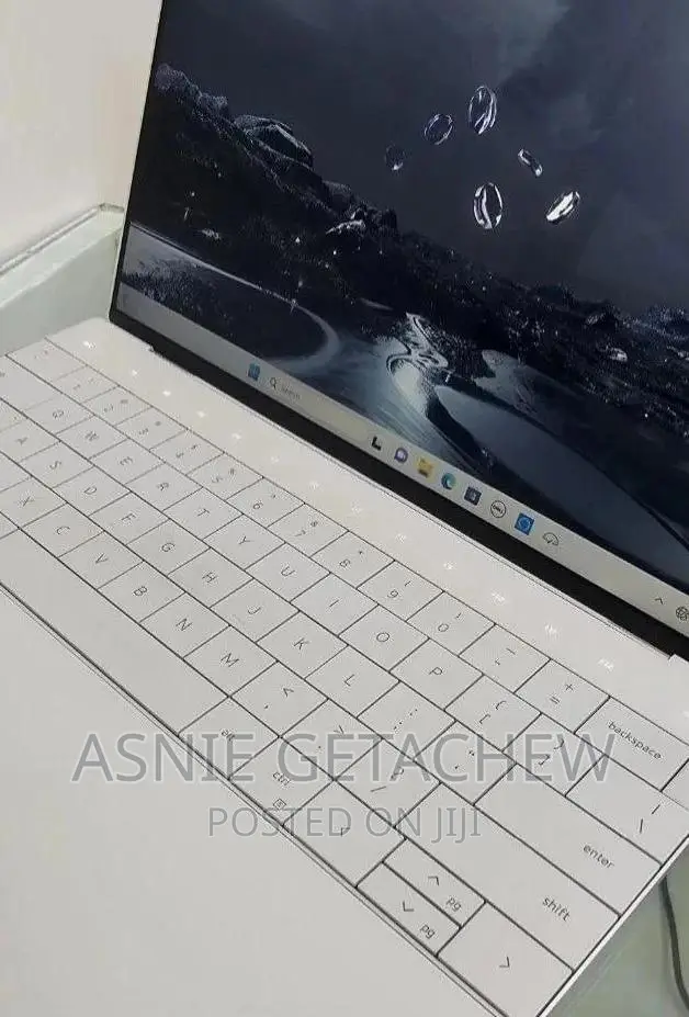 New Laptop Dell XPS 13 (9360) 256GB Intel Core i7 HDD 512GB