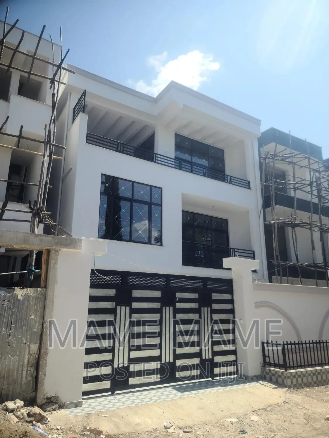 5bdrm House in Addis Abeba, Bole for sale