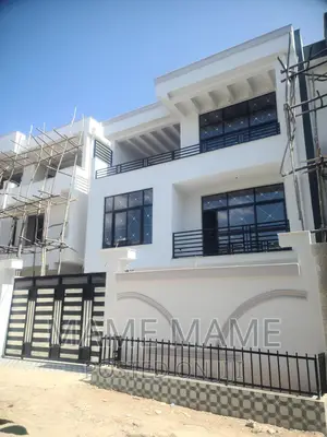 5bdrm House in Addis Abeba, Bole for sale