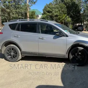 Photo - Toyota RAV4 2018 Silver