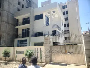 7bdrm House in Addis Abeba, Bole for sale