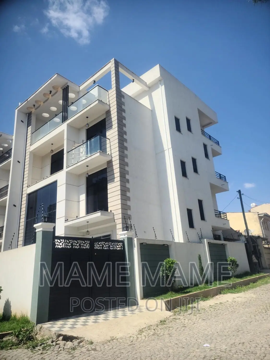 8bdrm House in Addis Abeba, Bole for sale