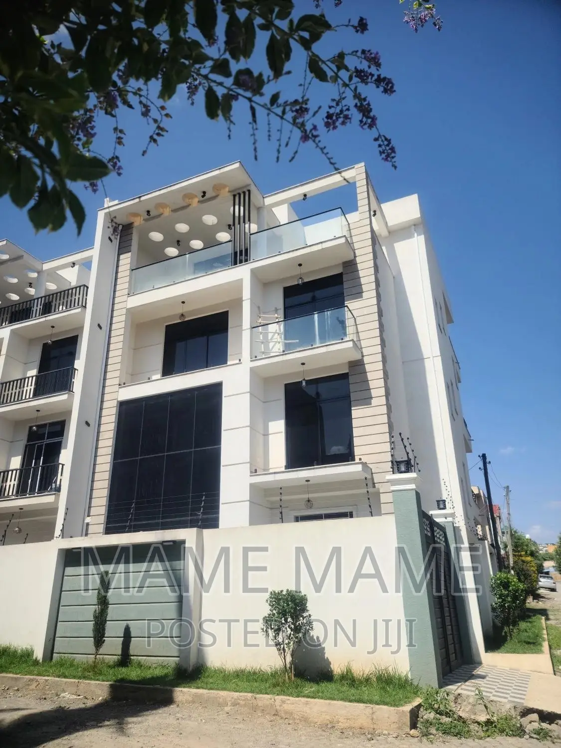 8bdrm House in Addis Abeba, Bole for sale