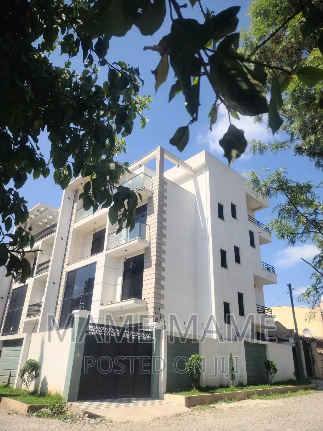 8bdrm House in Addis Abeba, Bole for sale