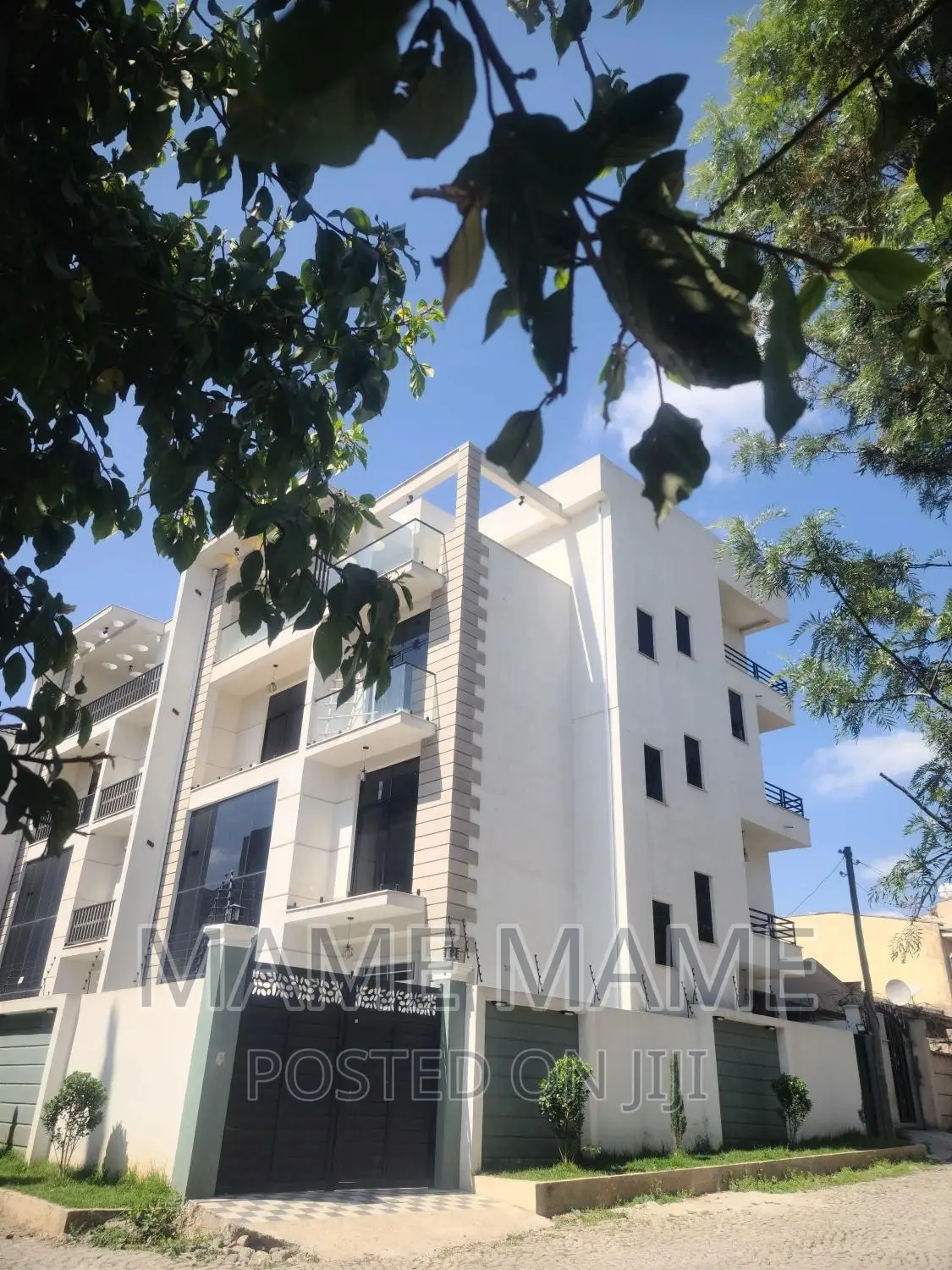 8bdrm House in Addis Abeba, Bole for sale