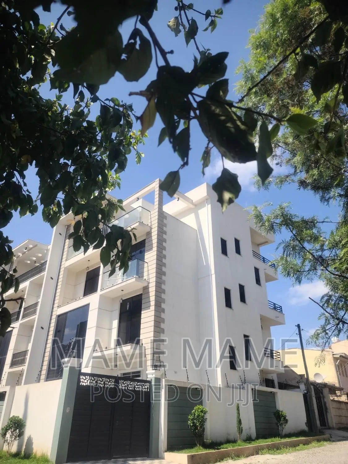 8bdrm House in Addis Abeba, Bole for sale