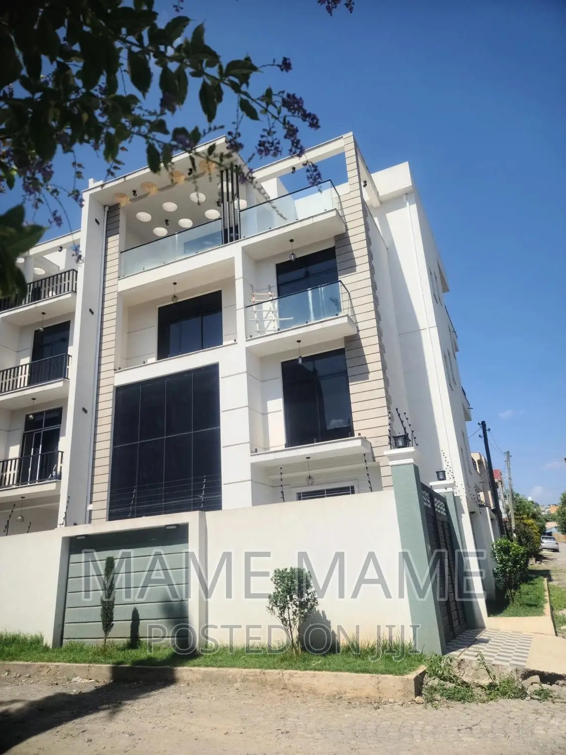 8bdrm House in Addis Abeba, Bole for sale