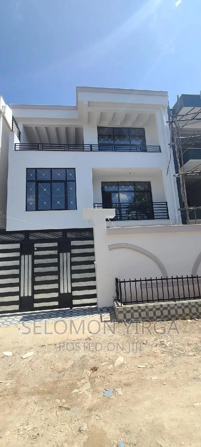 5bdrm House in አድስ አበባ, Bole for sale