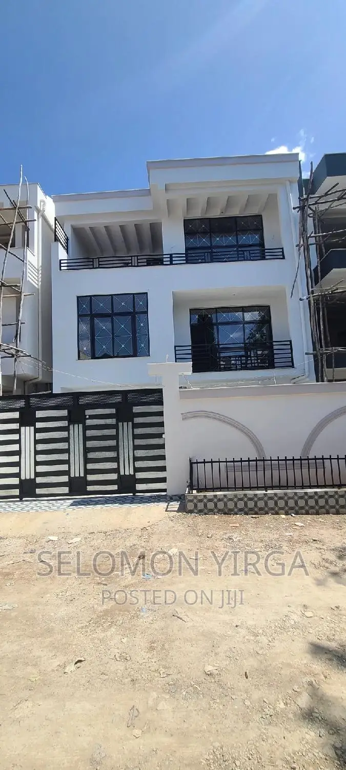 5bdrm House in አድስ አበባ, Bole for sale
