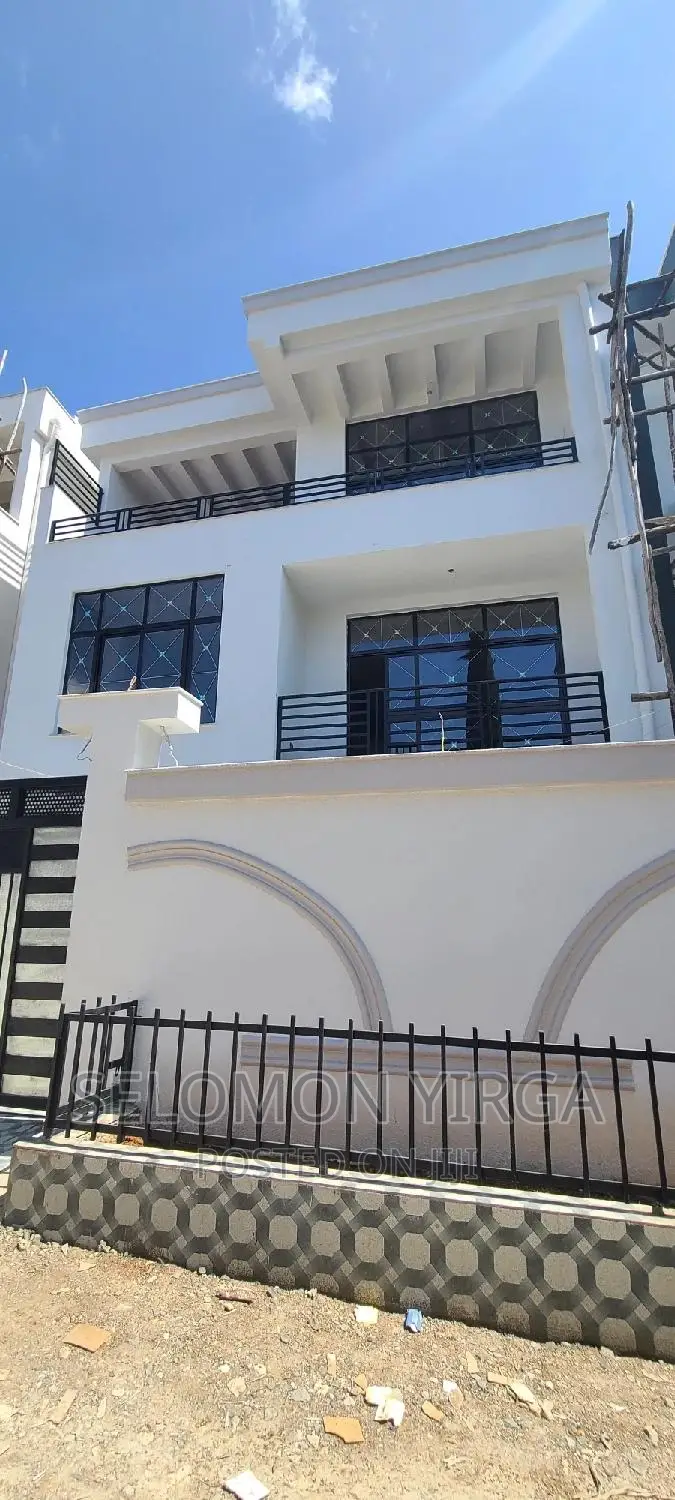 5bdrm House in አድስ አበባ, Bole for sale