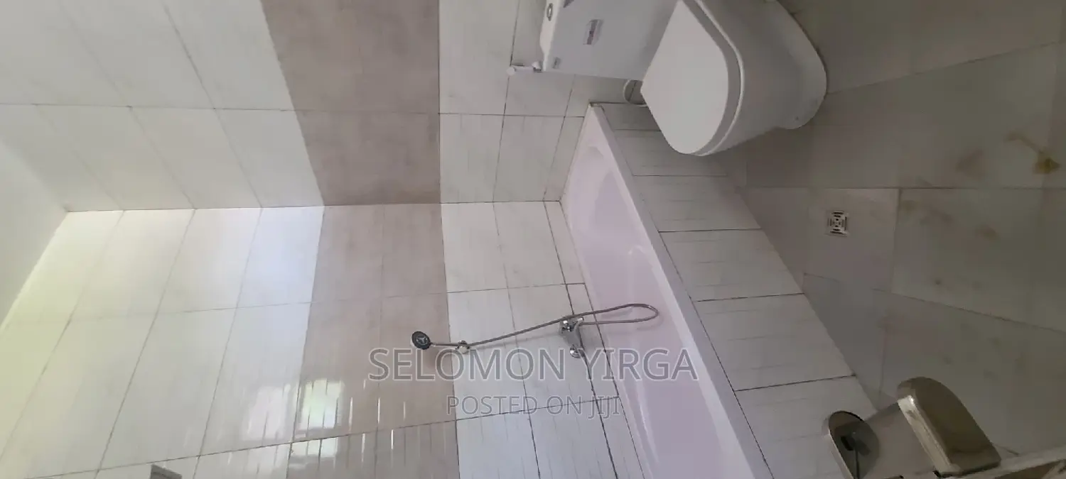 9bdrm House in አድስ አበባ, Bole for sale