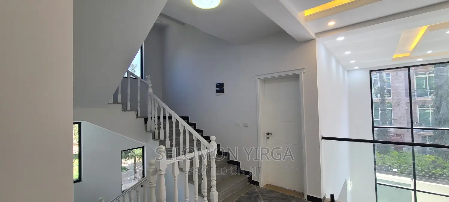 9bdrm House in አድስ አበባ, Bole for sale