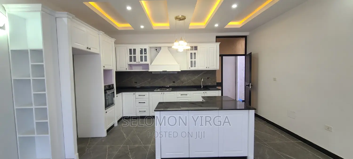 9bdrm House in አድስ አበባ, Bole for sale