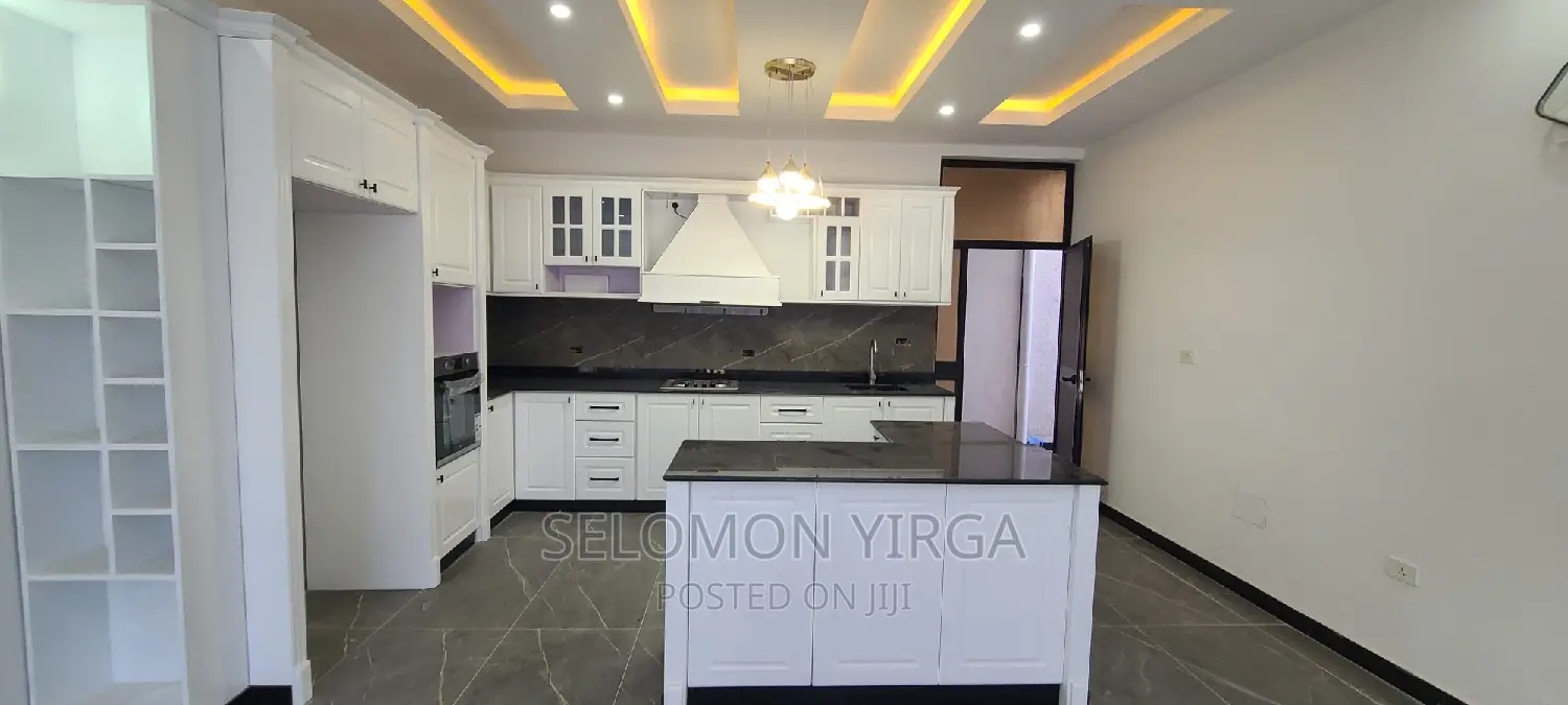 9bdrm House in አድስ አበባ, Bole for sale