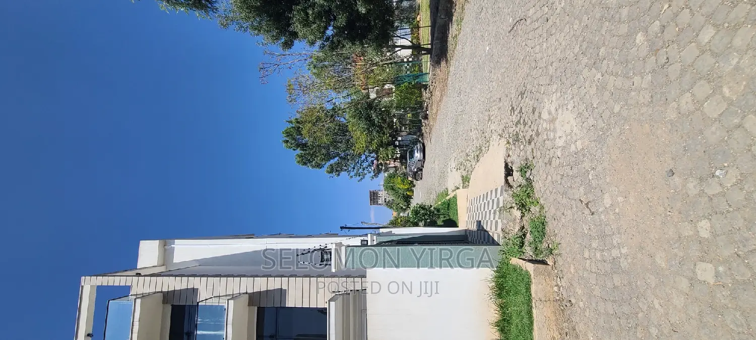 9bdrm House in አድስ አበባ, Bole for sale