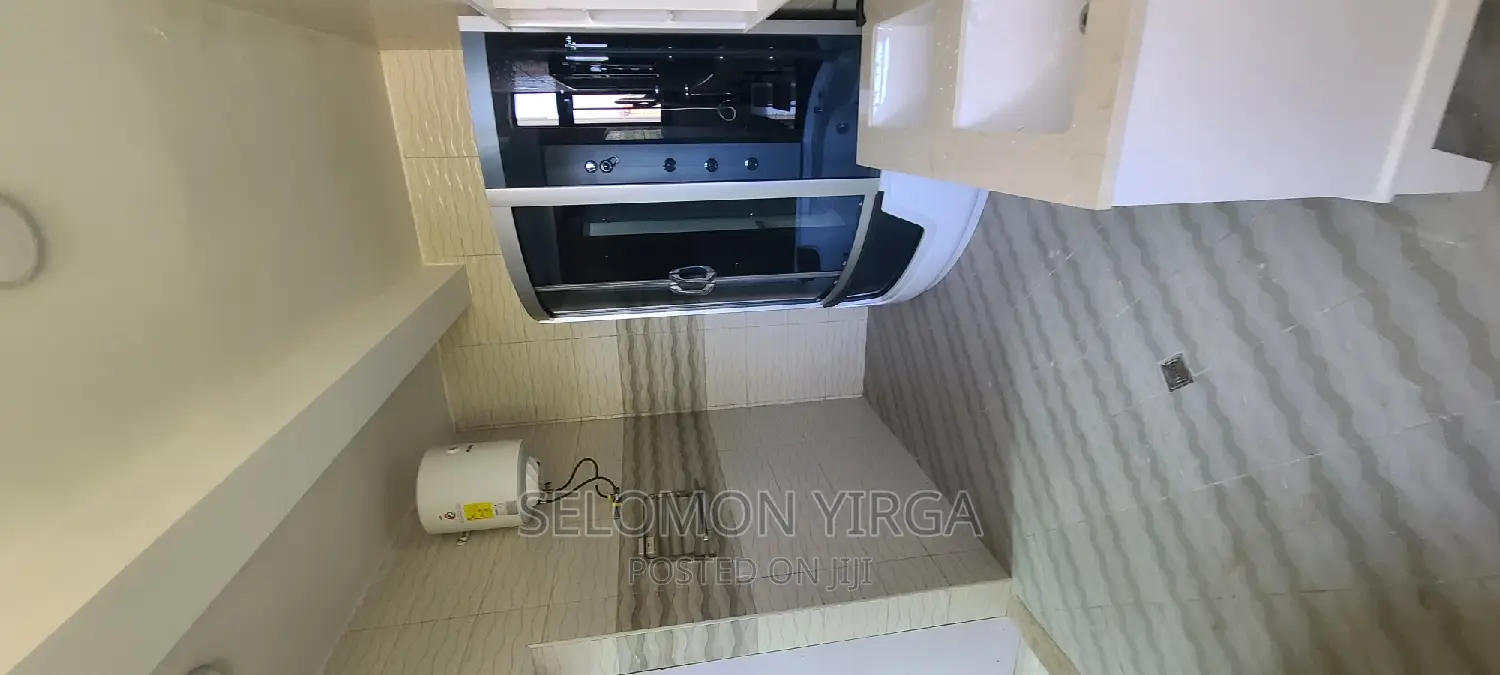 9bdrm House in አድስ አበባ, Bole for sale