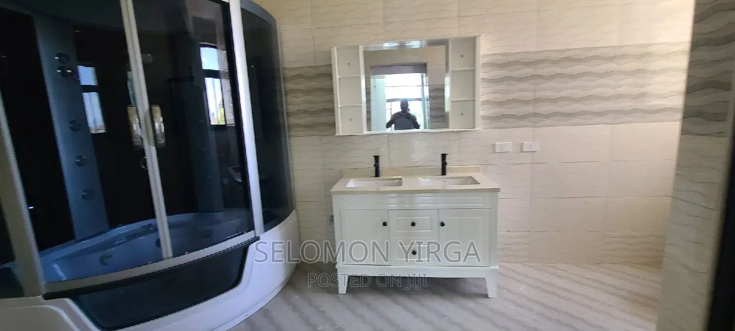 9bdrm House in አድስ አበባ, Bole for sale