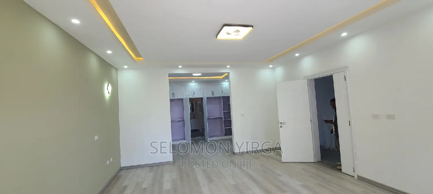 9bdrm House in አድስ አበባ, Bole for sale