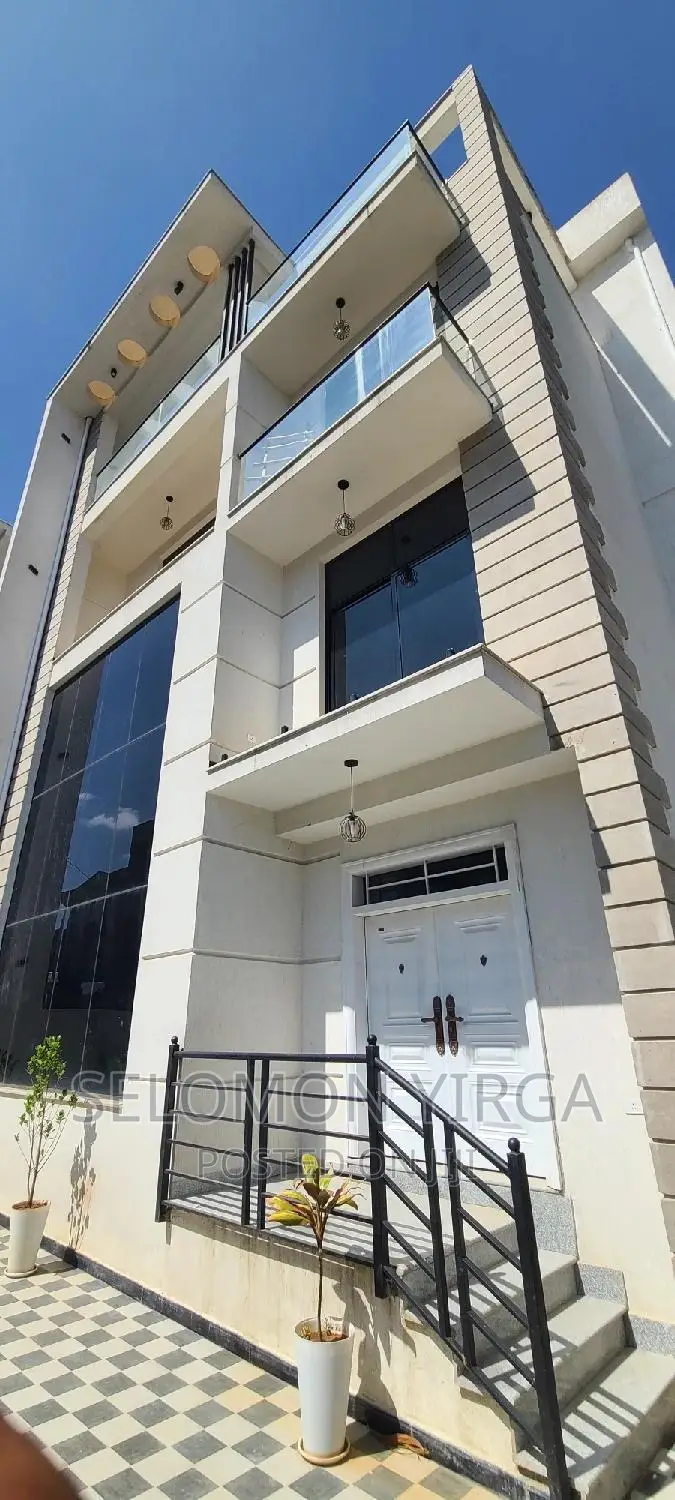 9bdrm House in አድስ አበባ, Bole for sale