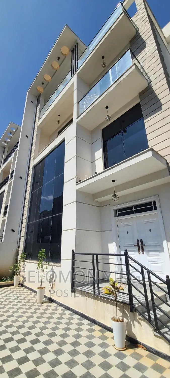 9bdrm House in አድስ አበባ, Bole for sale