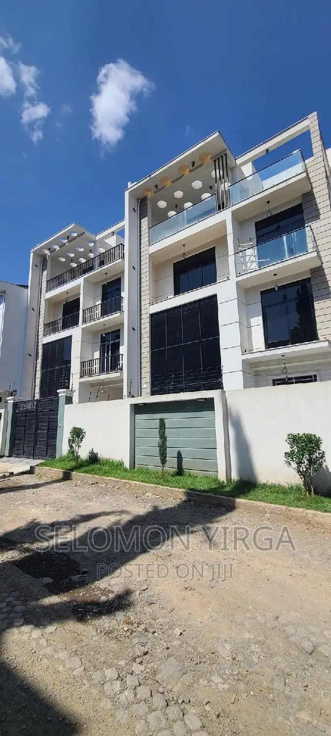 9bdrm House in አድስ አበባ, Bole for sale