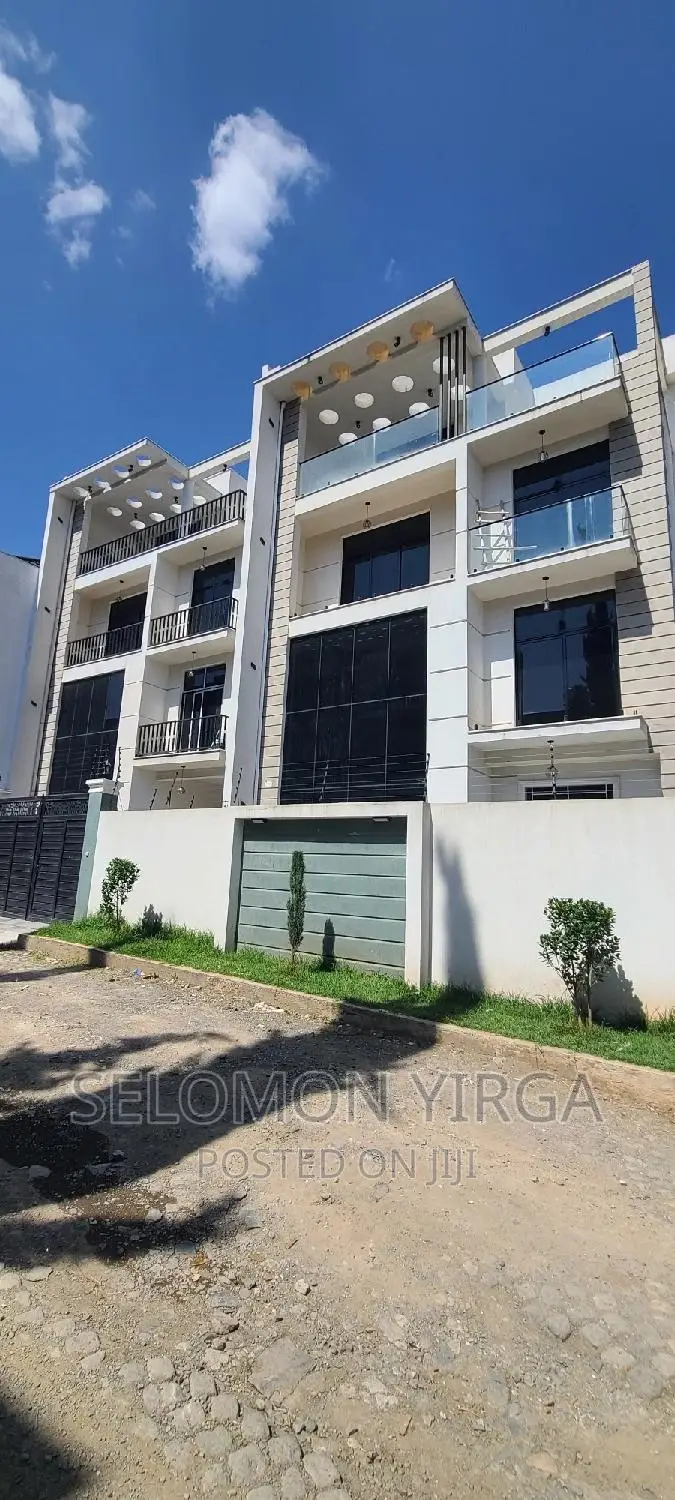 9bdrm House in አድስ አበባ, Bole for sale