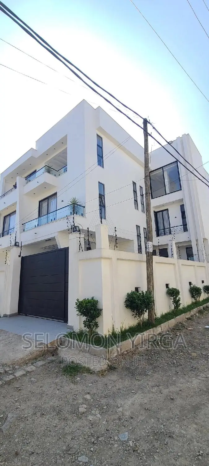 9bdrm House in ከድስ አበባ, Bole for sale