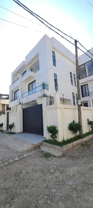 9bdrm House in ከድስ አበባ, Bole for sale
