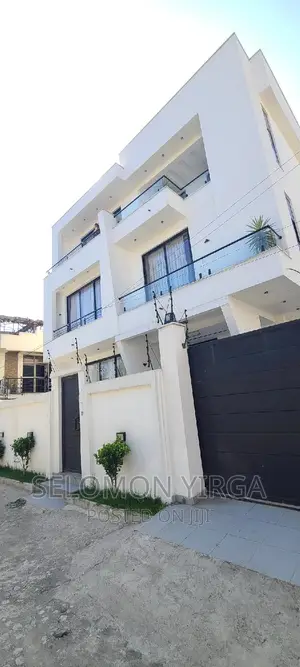 9bdrm House in ከድስ አበባ, Bole for sale