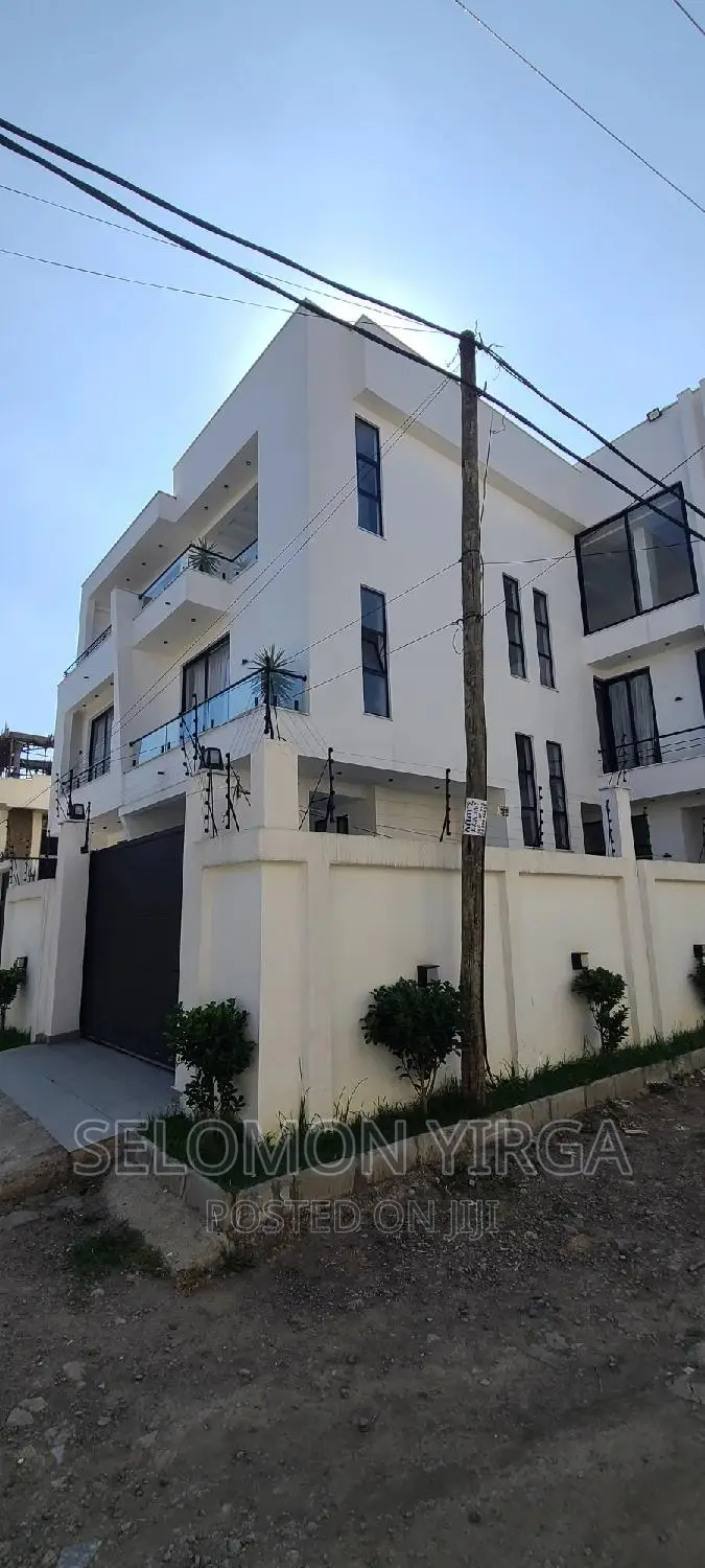 9bdrm House in ከድስ አበባ, Bole for sale
