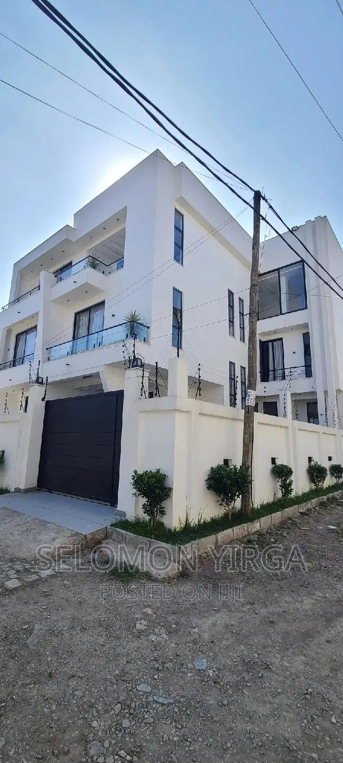 9bdrm House in ከድስ አበባ, Bole for sale