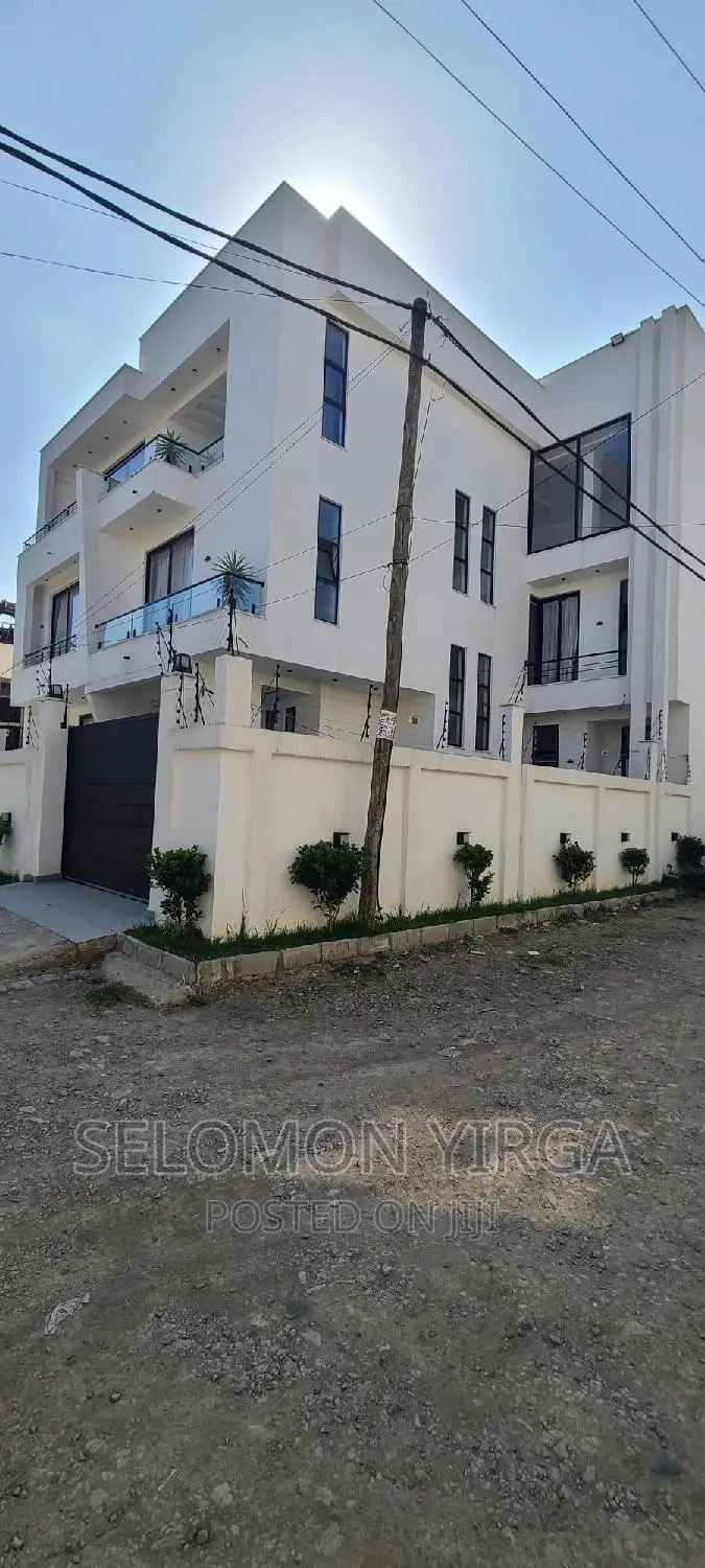 9bdrm House in ከድስ አበባ, Bole for sale