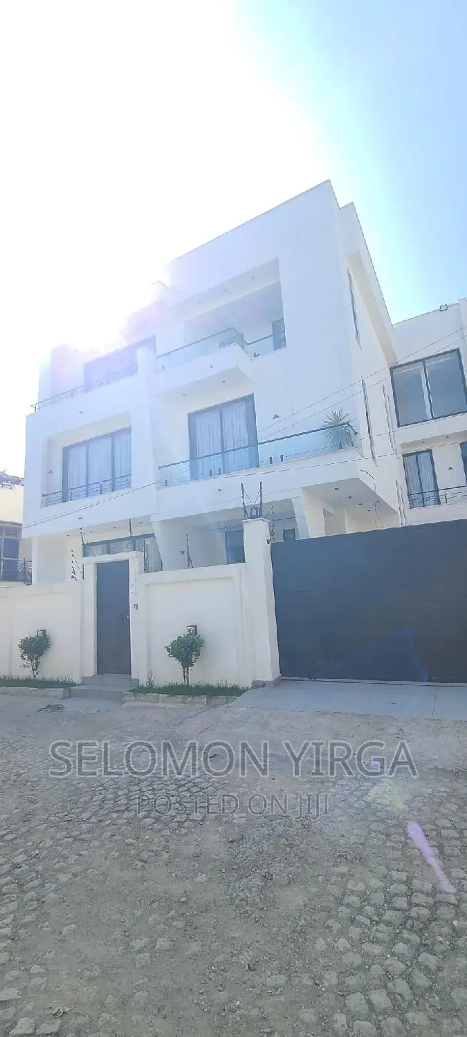 9bdrm House in ከድስ አበባ, Bole for sale