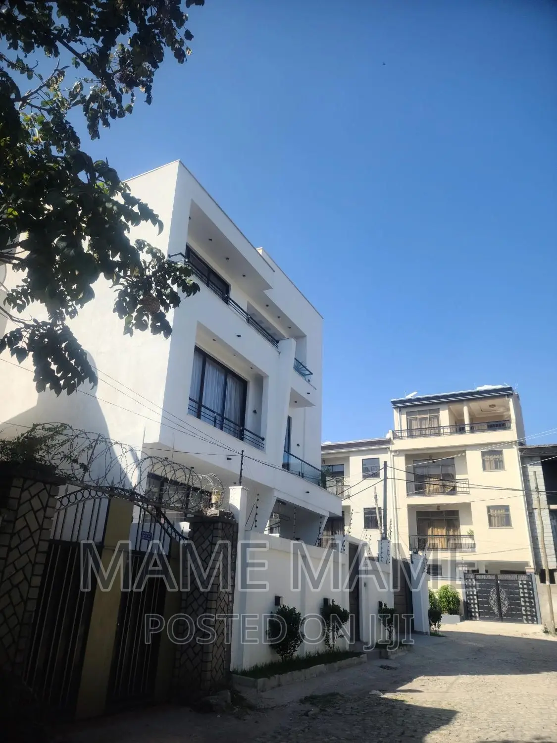 7bdrm House in Addis Abeba, Bole for sale