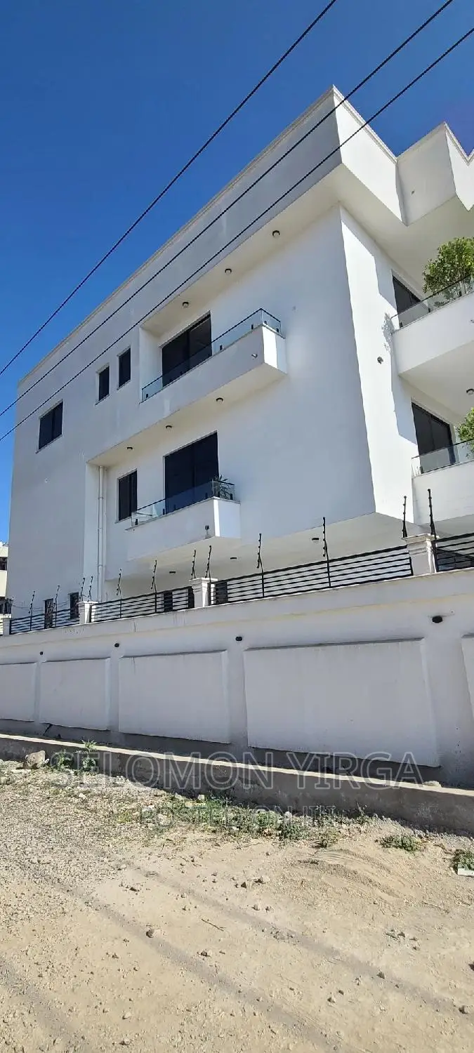 9bdrm House in አድስ አበባ, Bole for sale