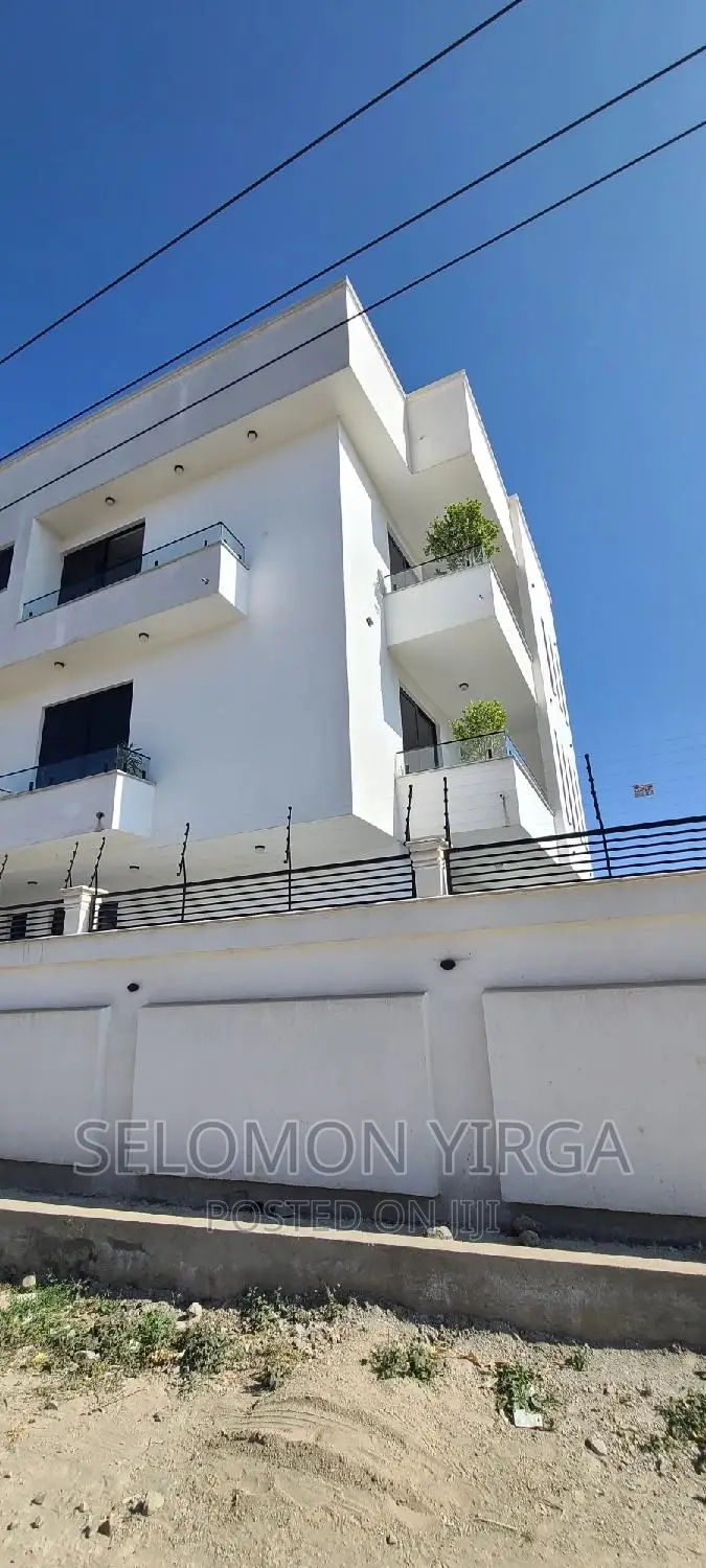 9bdrm House in አድስ አበባ, Bole for sale