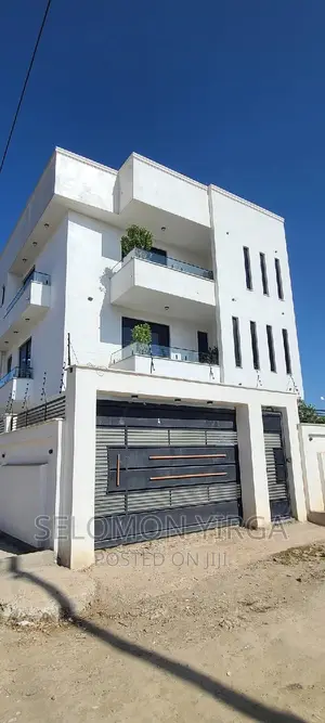 9bdrm House in አድስ አበባ, Bole for sale