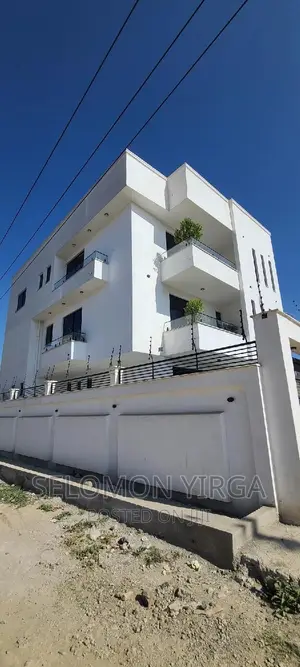 9bdrm House in አድስ አበባ, Bole for sale
