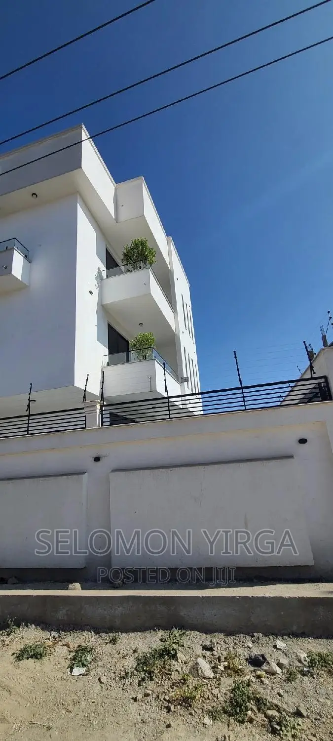 9bdrm House in አድስ አበባ, Bole for sale