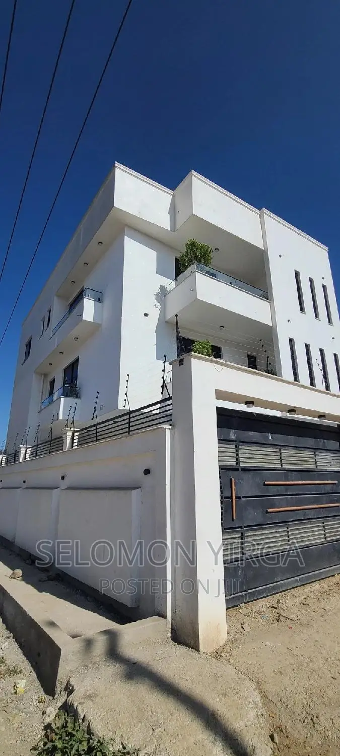 9bdrm House in አድስ አበባ, Bole for sale