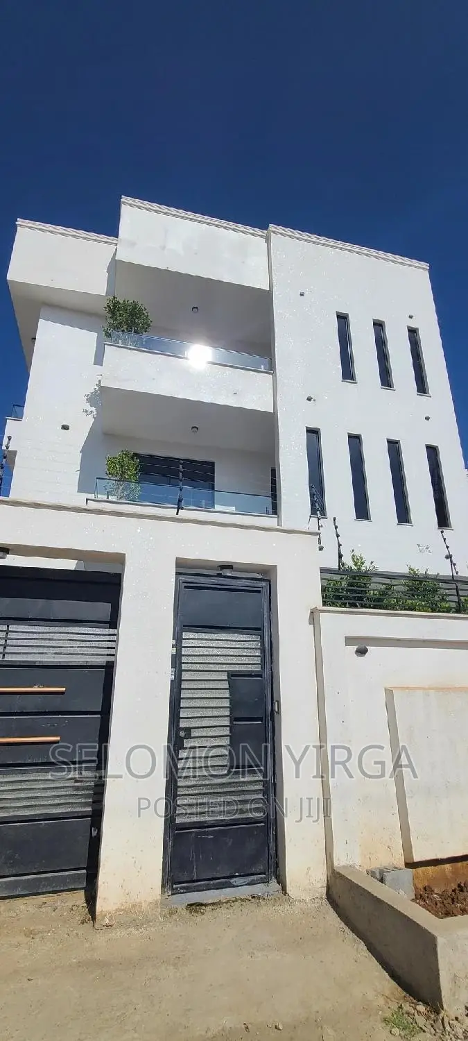 9bdrm House in አድስ አበባ, Bole for sale