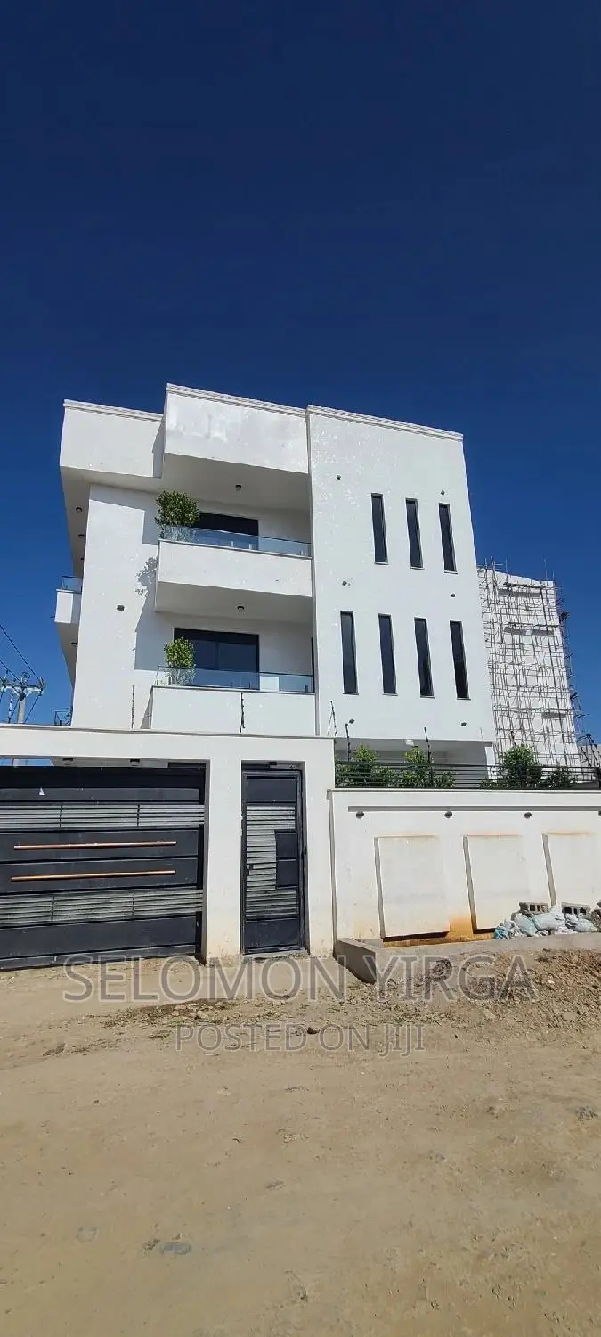 9bdrm House in አድስ አበባ, Bole for sale