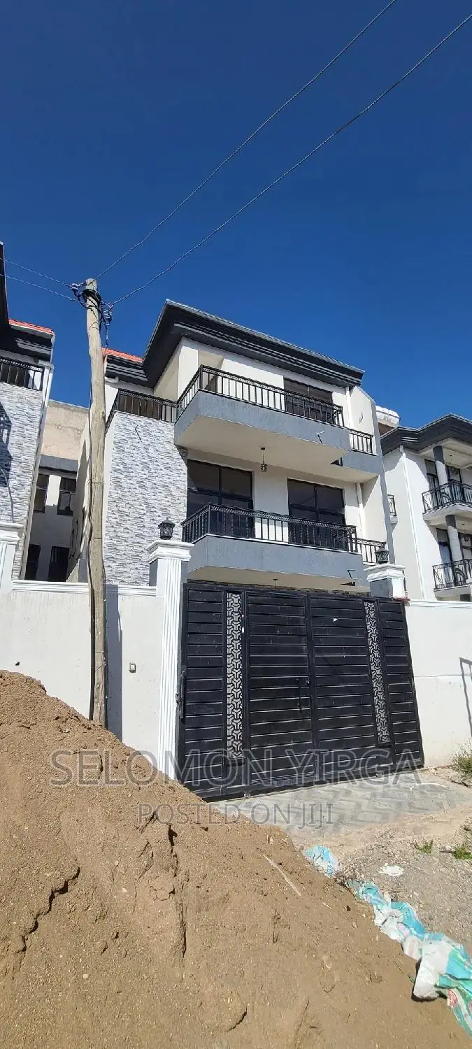 4bdrm House in አድስ አበባ, Bole for sale