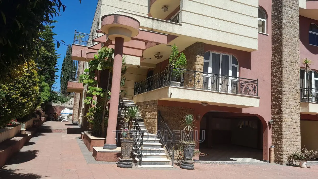 12bdrm House in House For Sale, Yeka for sale