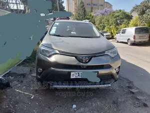 Photo - Toyota RAV4 2016 Gray